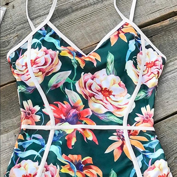 swimsuit.  large large beautiful - Picture 1 of 7